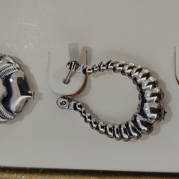 NIB Set of 3 Pair of Silver Plate Hoop Earrings - Picture 4 of 6